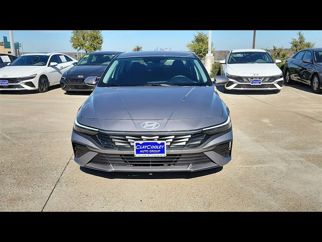 2025 Hyundai Elantra SE