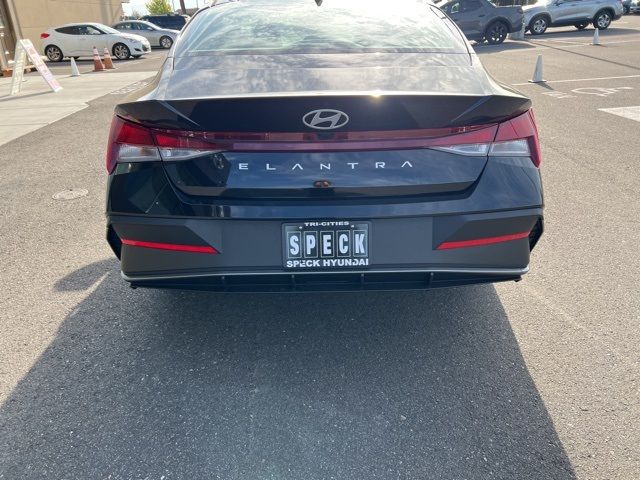 2025 Hyundai Elantra SE