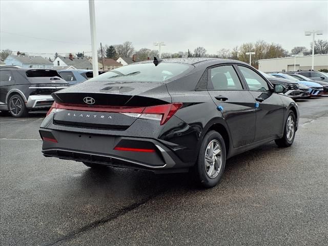 2025 Hyundai Elantra SE