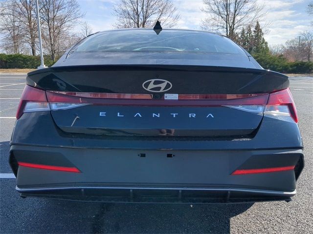 2025 Hyundai Elantra SEL Sport
