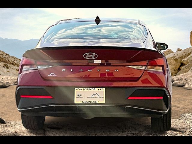 2025 Hyundai Elantra SEL Sport