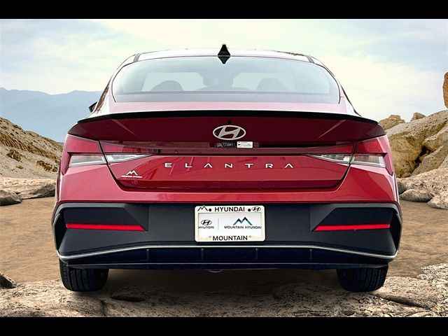 2025 Hyundai Elantra SEL Sport