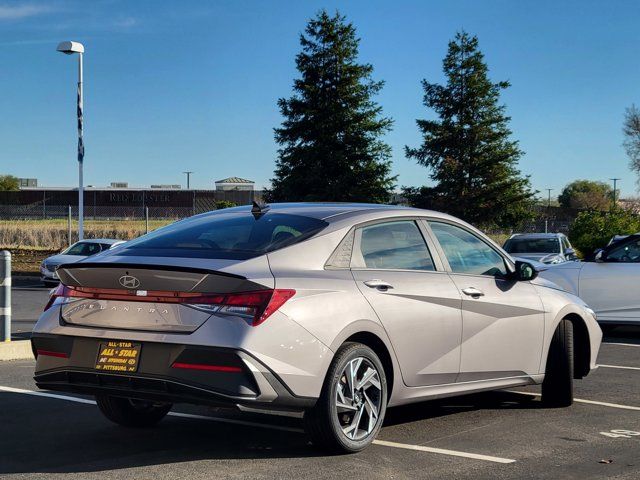 2025 Hyundai Elantra SEL Sport