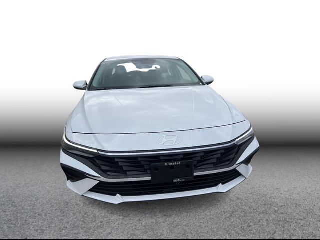 2025 Hyundai Elantra SE