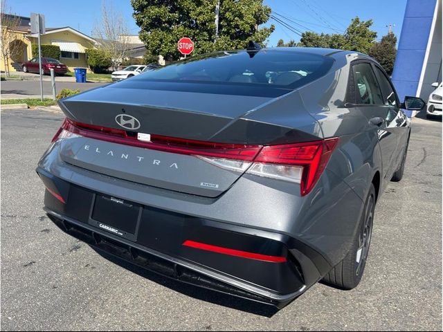 2025 Hyundai Elantra Hybrid Limited