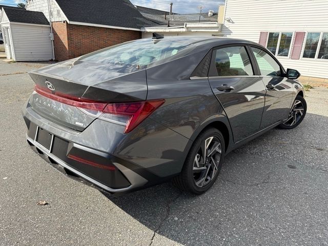 2025 Hyundai Elantra Hybrid Limited