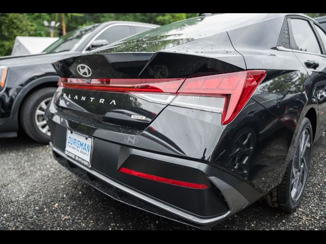 2025 Hyundai Elantra Hybrid Limited