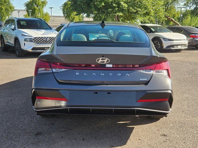 2025 Hyundai Elantra Hybrid Limited