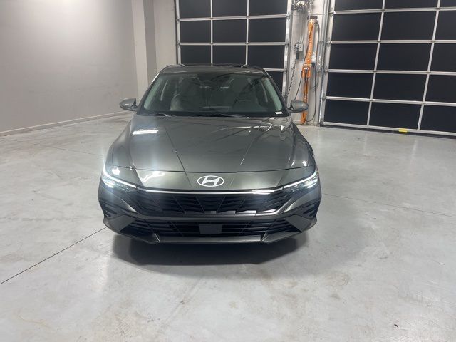2025 Hyundai Elantra Hybrid Limited
