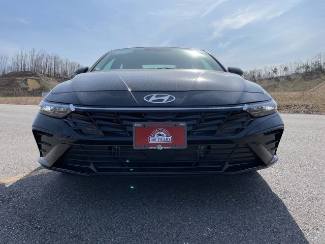 2025 Hyundai Elantra Hybrid Limited
