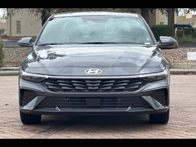 2025 Hyundai Elantra Hybrid Limited