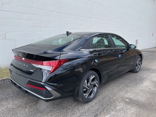 2025 Hyundai Elantra Hybrid Limited