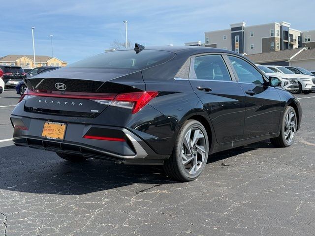 2025 Hyundai Elantra Hybrid Limited