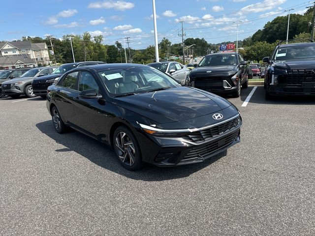 2025 Hyundai Elantra Hybrid Limited