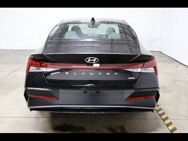2025 Hyundai Elantra Hybrid Limited