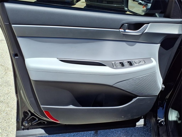 Vehicle image 4 of 13