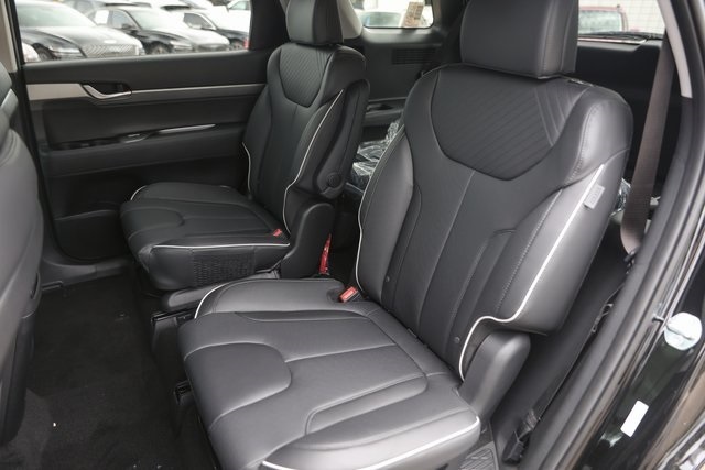 Vehicle image 23 of 27