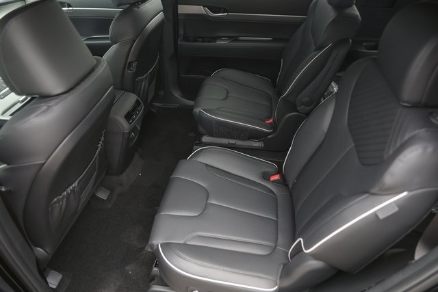 Vehicle image 24 of 27
