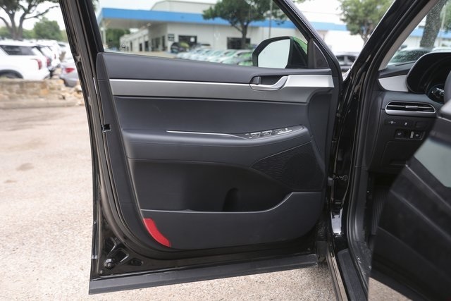 Vehicle image 22 of 27