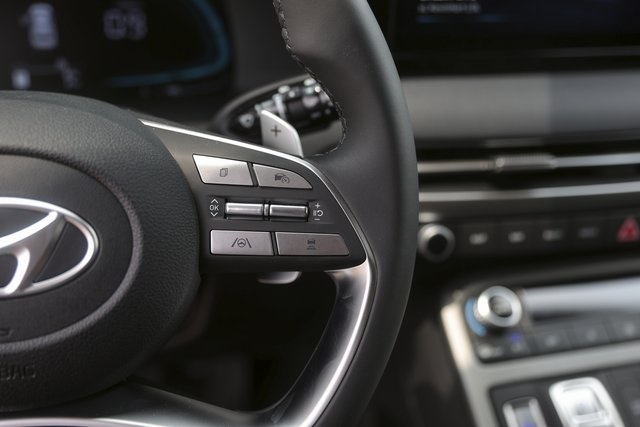 Vehicle image 15 of 27