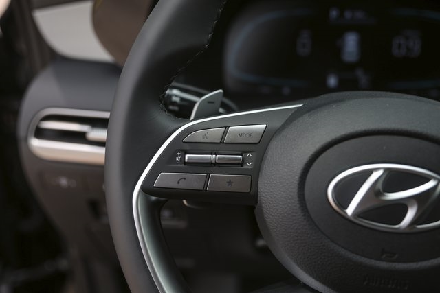 Vehicle image 16 of 27