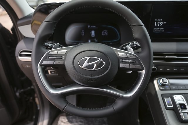 Vehicle image 14 of 27