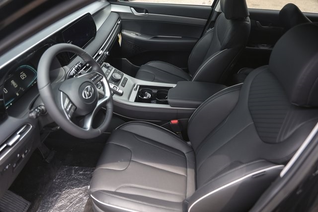 Vehicle image 10 of 27