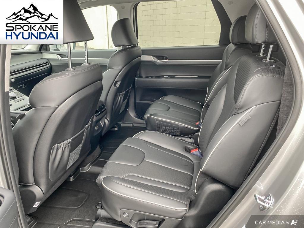 Vehicle image 26 of 28