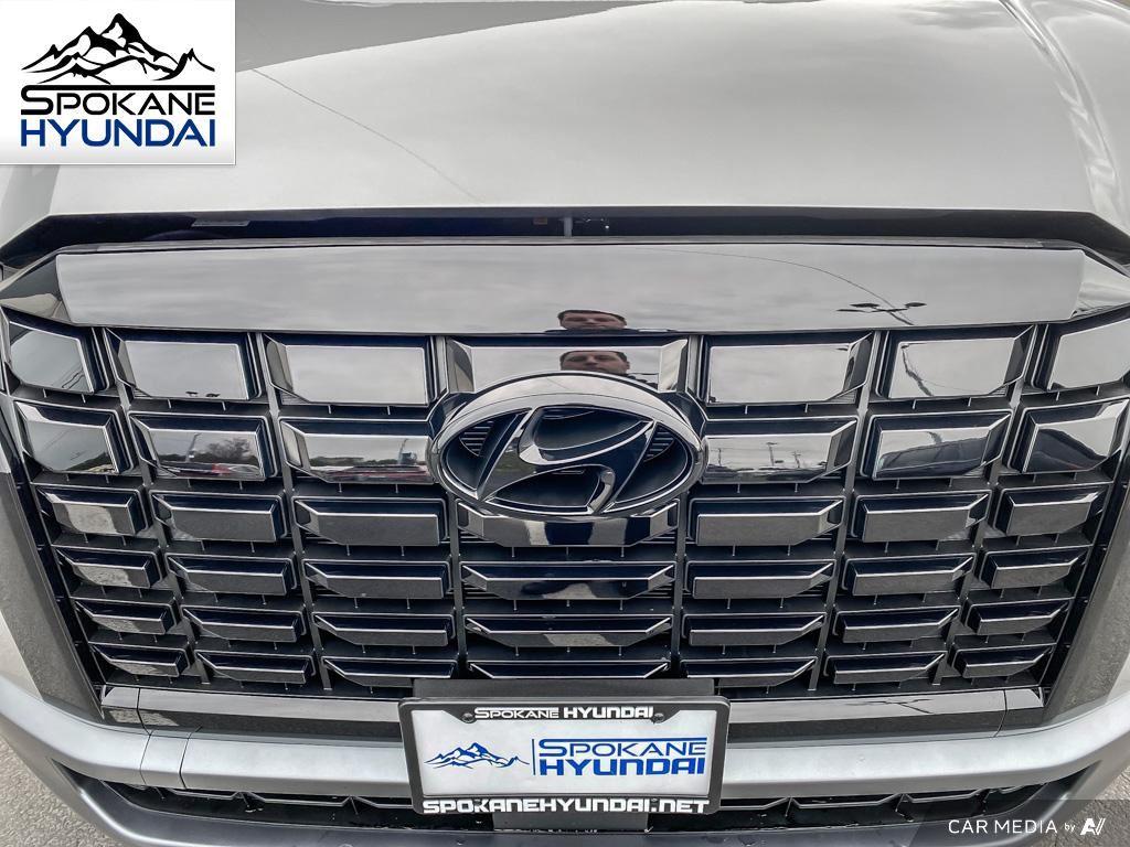 Vehicle image 12 of 28