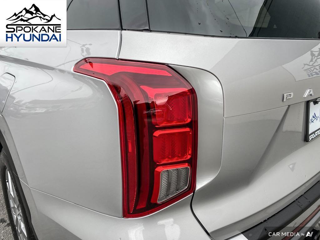 Vehicle image 14 of 28