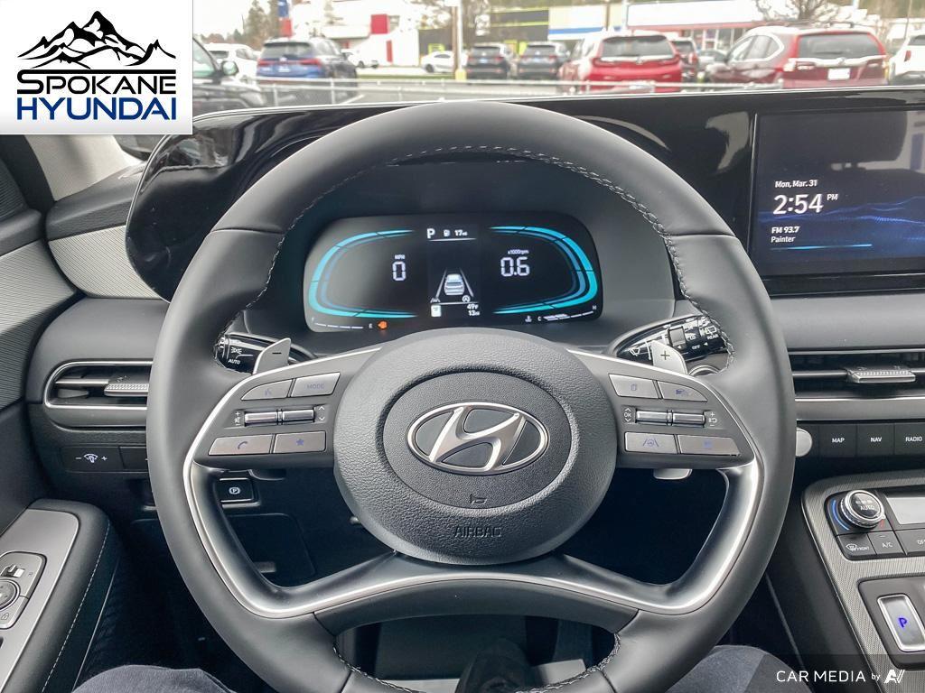 Vehicle image 17 of 28