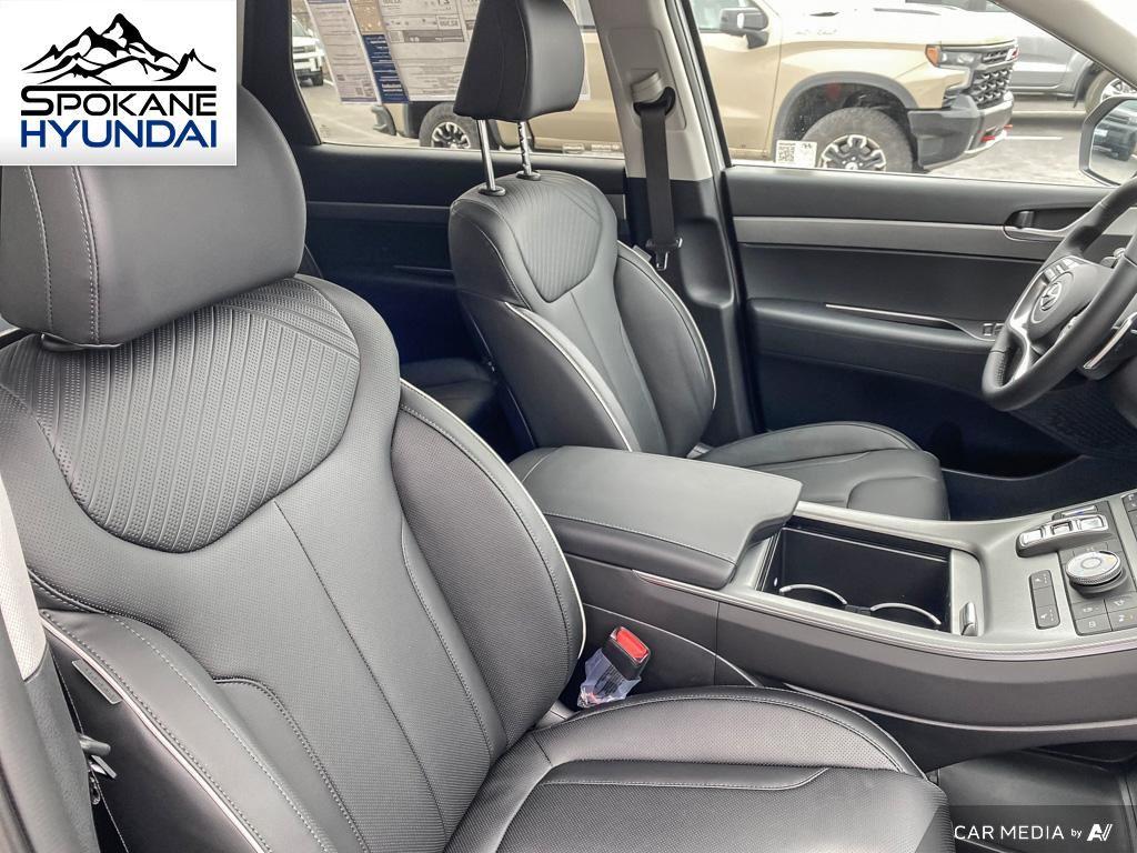 Vehicle image 25 of 28