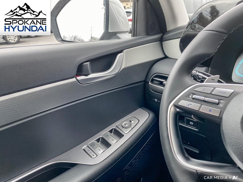 Vehicle image 20 of 28