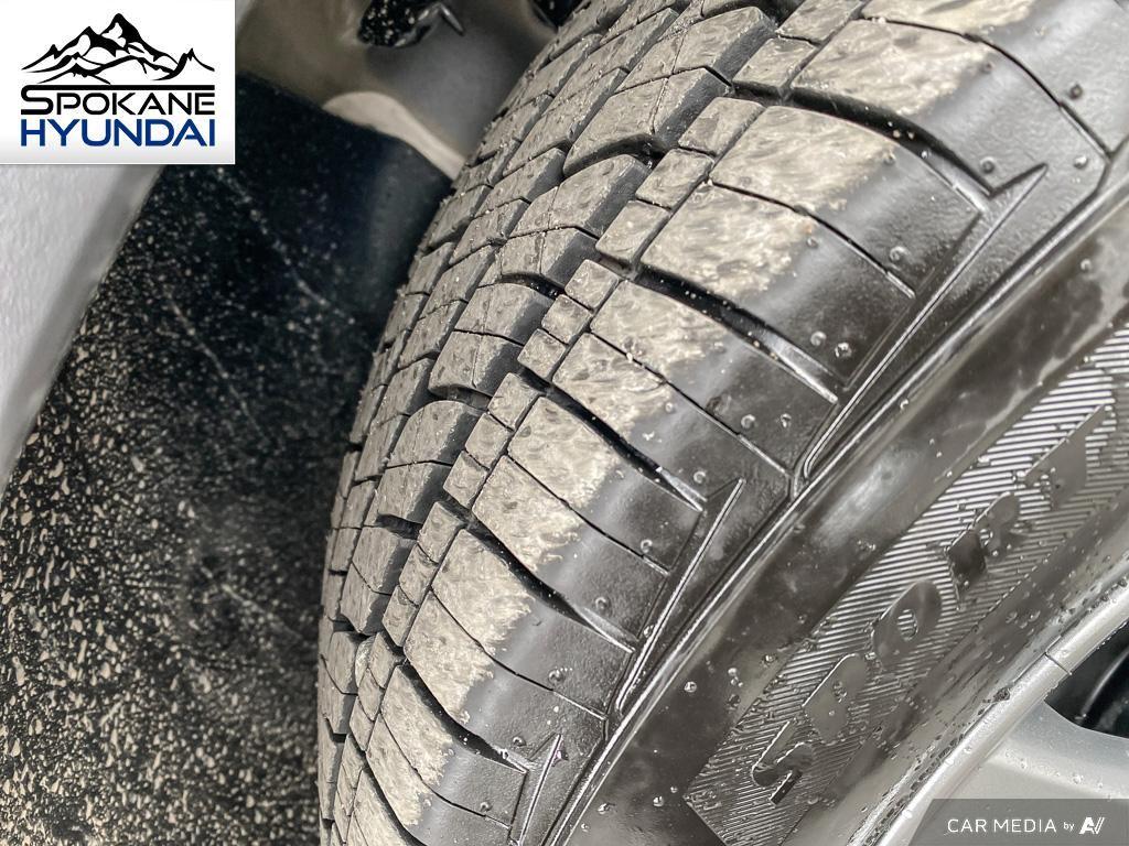Vehicle image 10 of 28