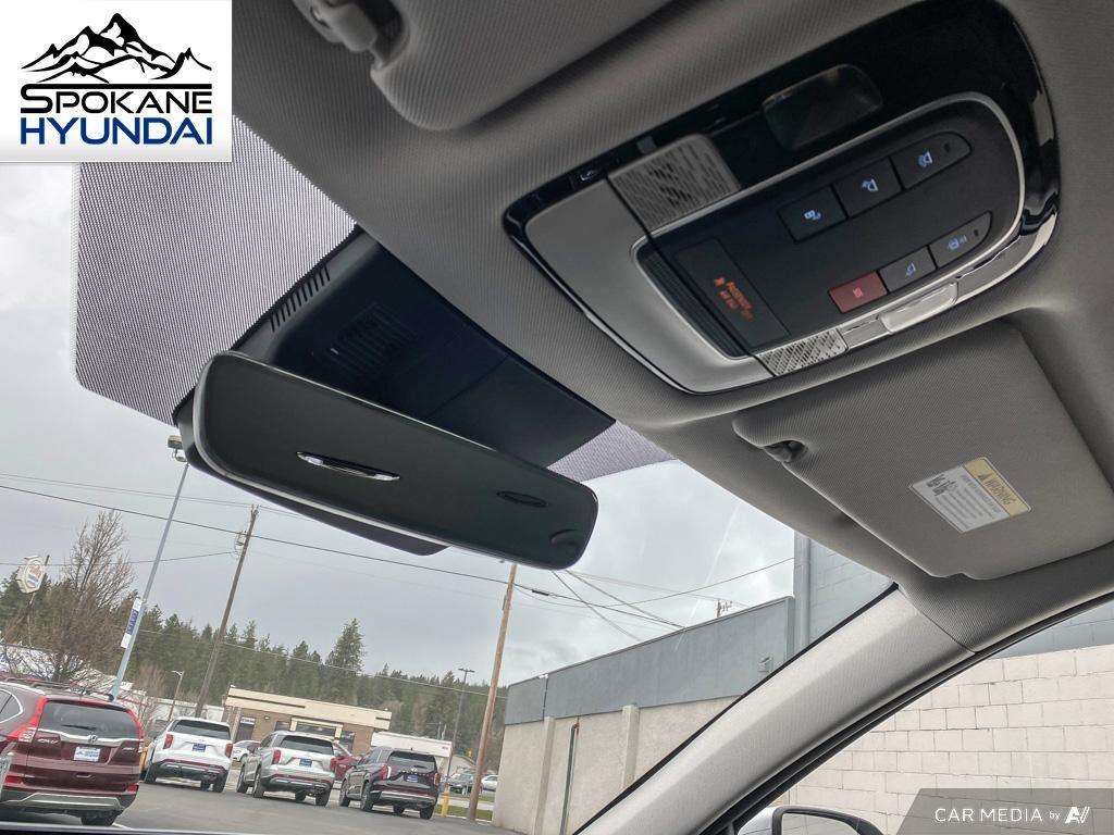 Vehicle image 24 of 28