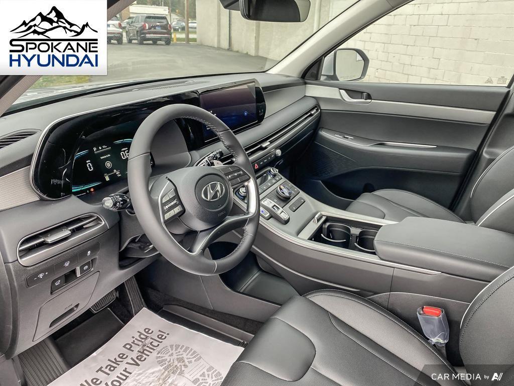 Vehicle image 16 of 28