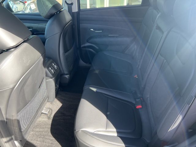 Vehicle image 18 of 23