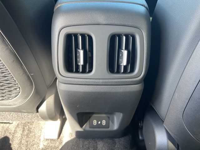 Vehicle image 19 of 23