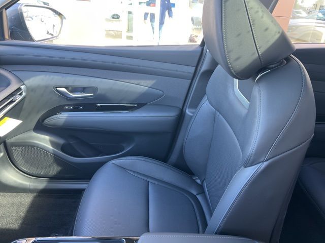 Vehicle image 7 of 23
