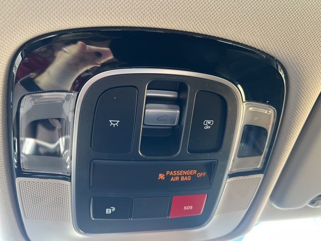 Vehicle image 9 of 23