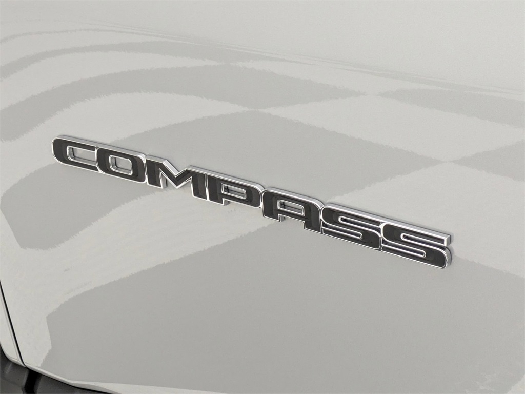 Vehicle image 10 of 32