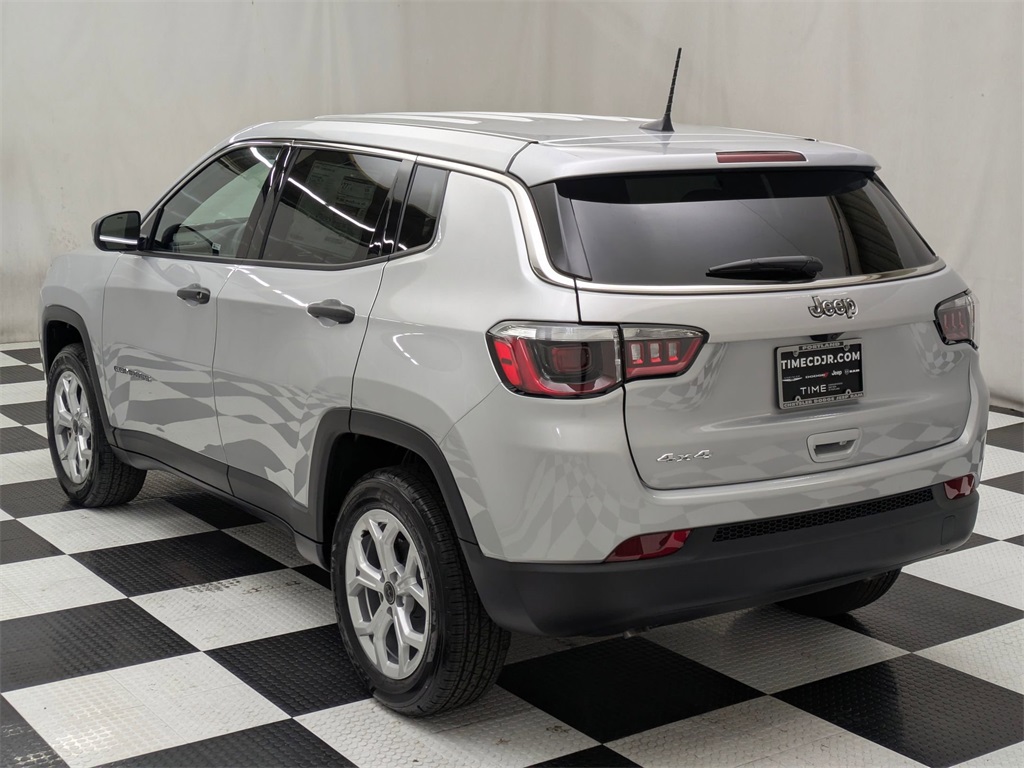 Vehicle image 6 of 32