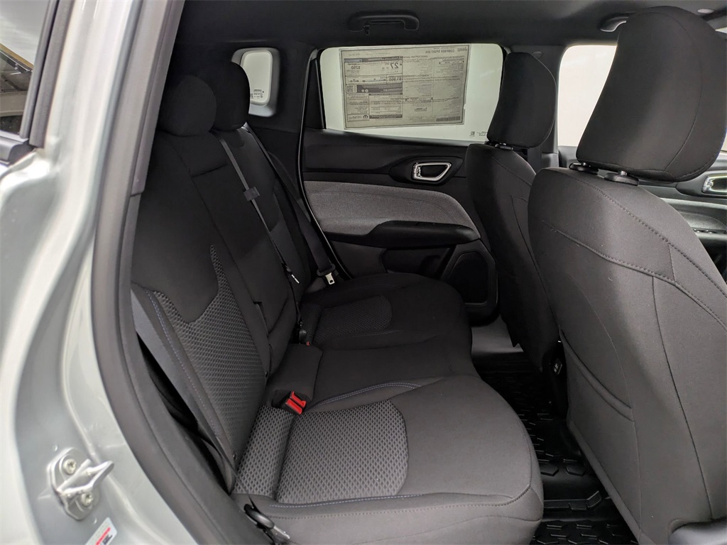 Vehicle image 17 of 32