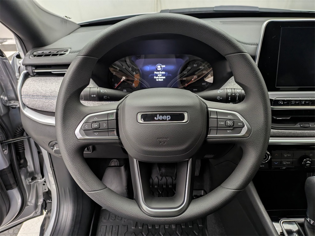 Vehicle image 22 of 32