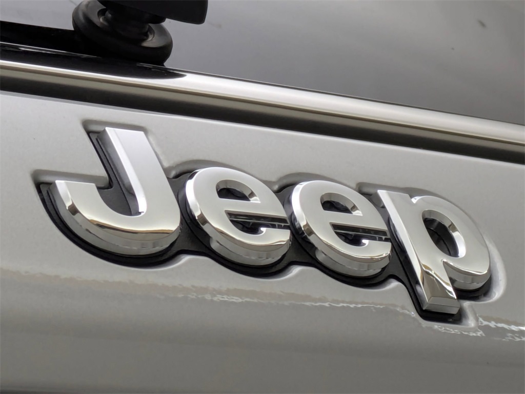 Vehicle image 9 of 32