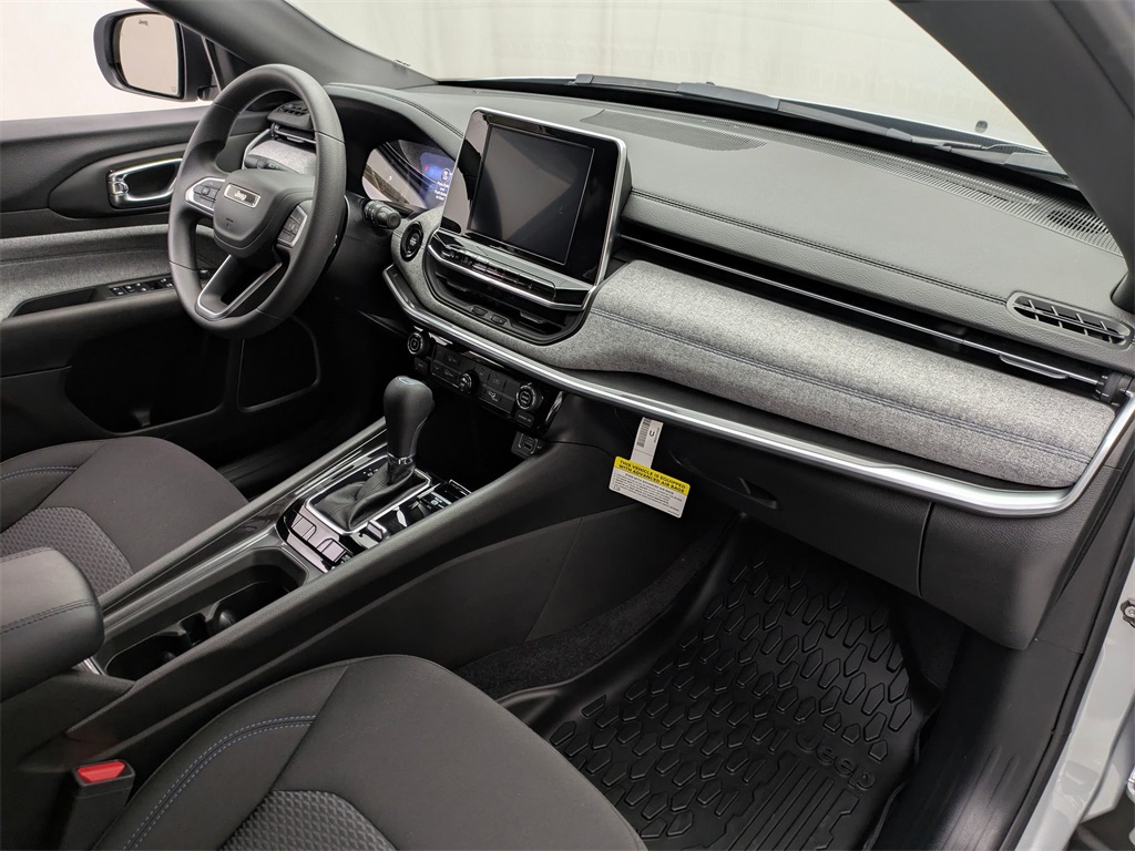 Vehicle image 19 of 32