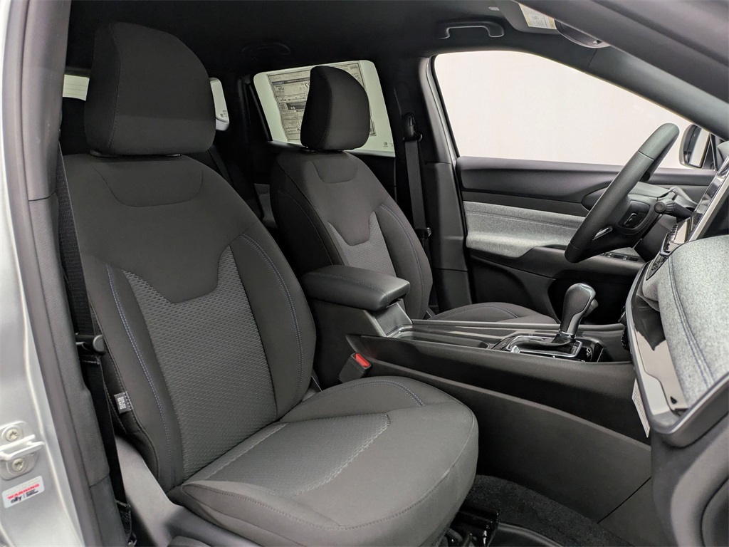 Vehicle image 18 of 32