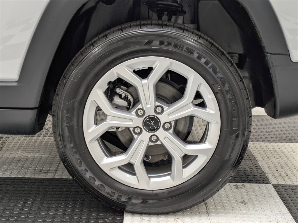 Vehicle image 7 of 32