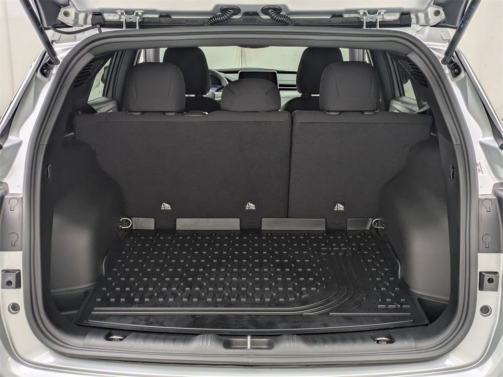 Vehicle image 8 of 32