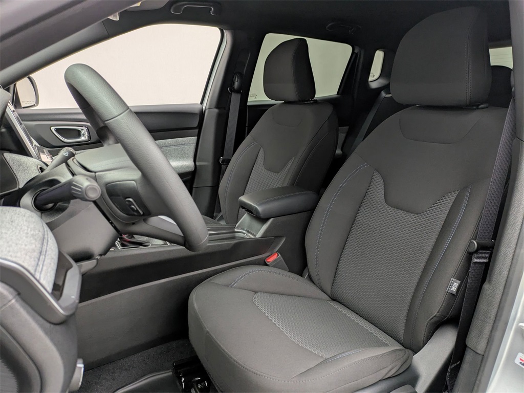 Vehicle image 13 of 32